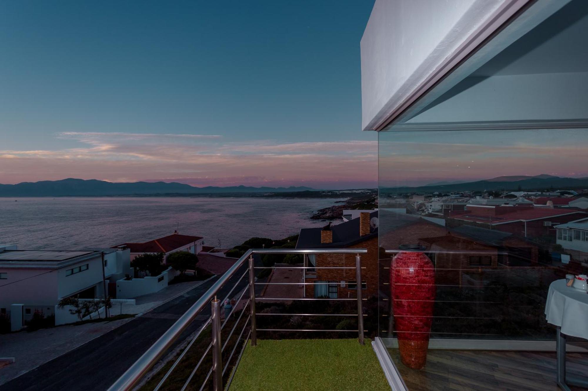 Sea Star Lodge Gansbaai Exterior photo